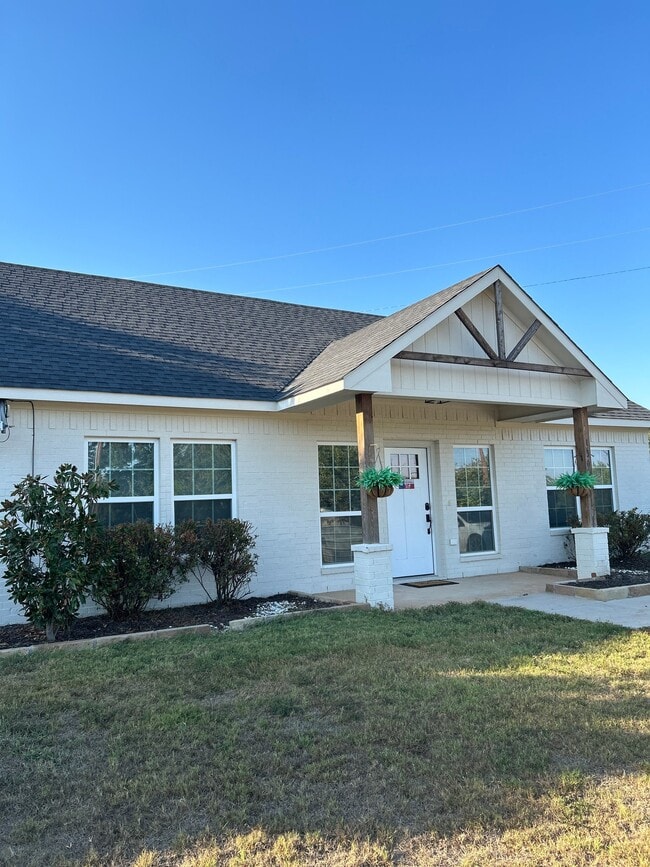 Building Photo - 1300 Phoenix Ct