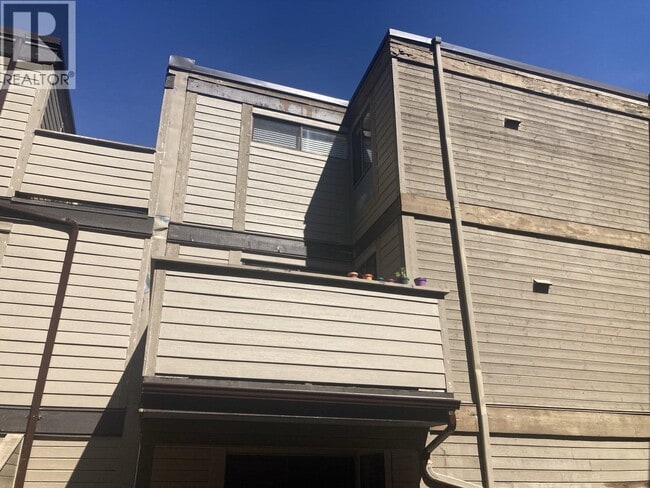 Photo du bâtiment - 9133-9133 Capella Dr