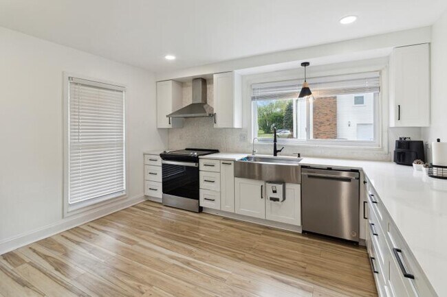 Foto del edificio - 5242 Cedarhurst Dr