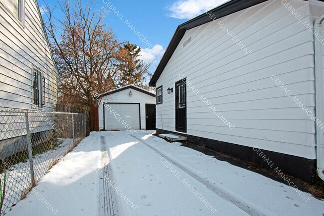 Building Photo - 3113 Lyndon Ave
