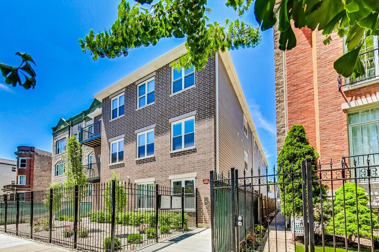 Foto principal - 6122 S University Ave