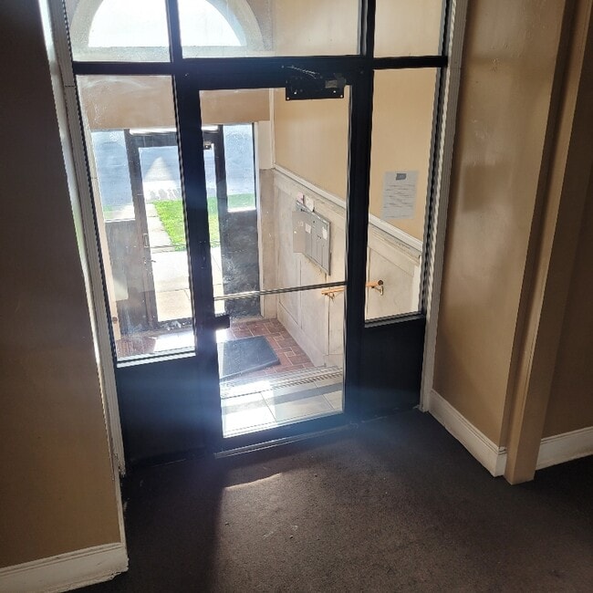 Photo - 4317 S Michigan Ave Apartment