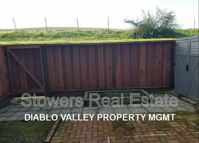 Foto del edificio - 1526 Spring Valley Cmn