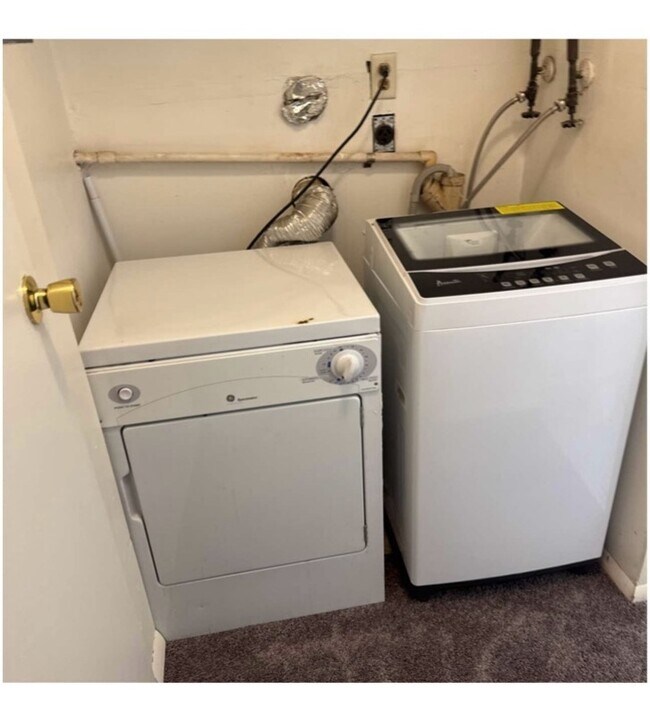 Foto del edificio - 13 Hamlet Ct