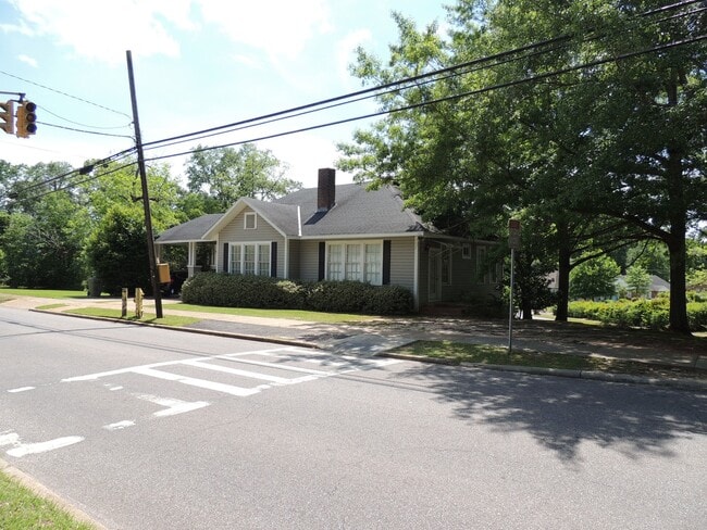 Building Photo - 327 Fort Dale Rd