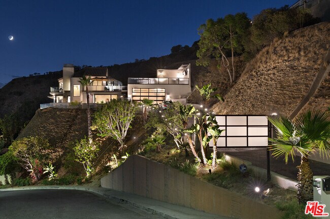 Foto del edificio - 1815 N Crescent Heights Blvd