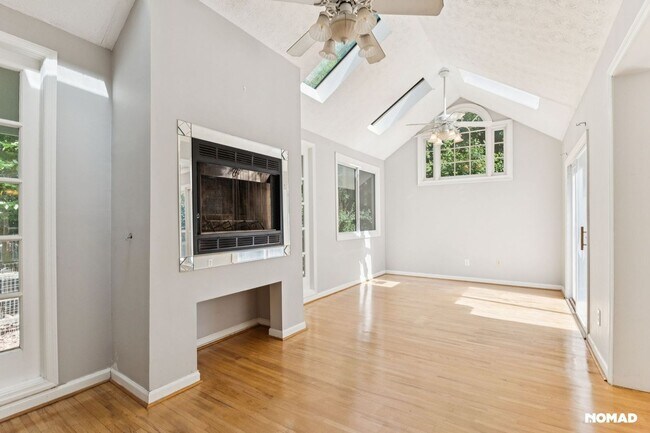 Foto del edificio - Spacious 5BR House in Marietta