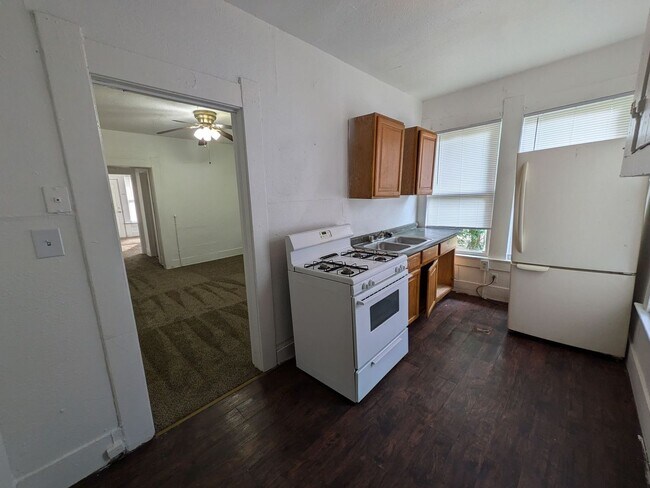 Foto del edificio - 2105 Cable Ave