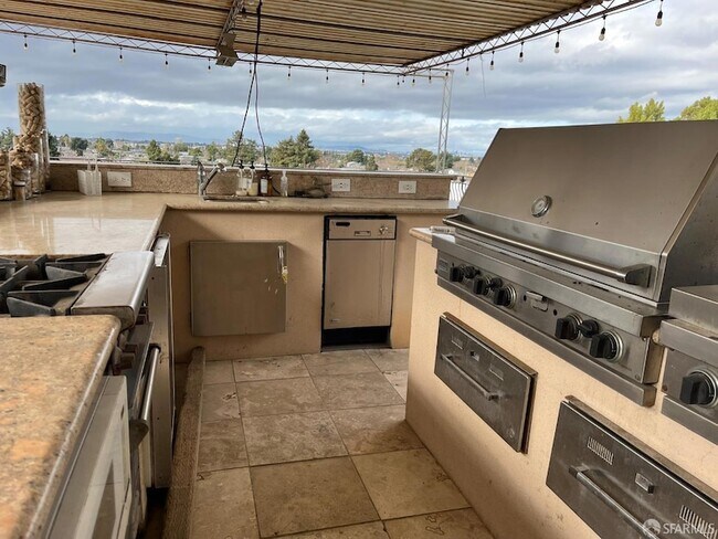 Foto del edificio - 8739 Thermal St