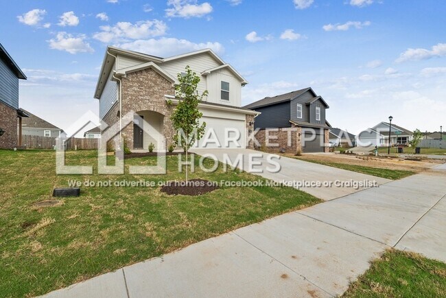 Building Photo - 3726 Pinecrest St