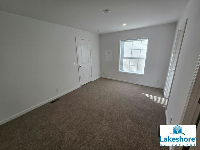 Building Photo - 103 Maple Dr