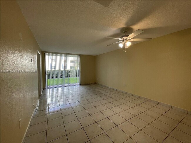 Foto del edificio - 10090 NW 80th Ct