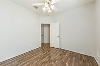 Building Photo - 14610 Farrawood Dr