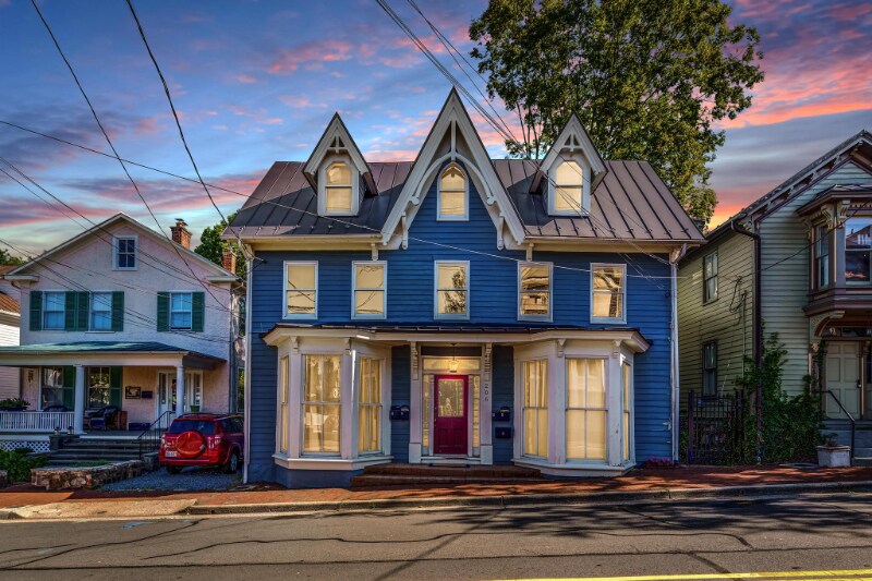 Primary Photo - 206 Loudoun St SW