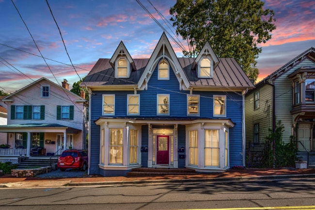 Building Photo - 206 Loudoun St SW