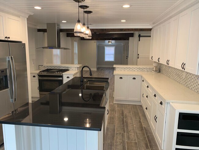 Foto del edificio - Beautifully renovated home!