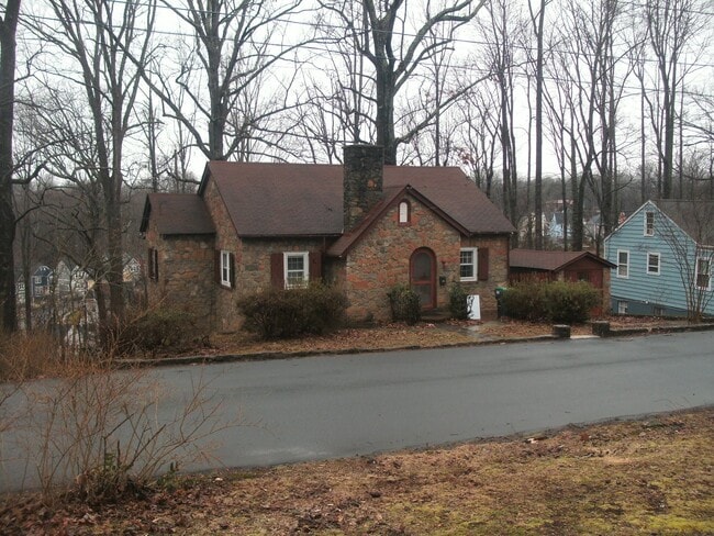 Building Photo - 2619 Jefferson Park Cir