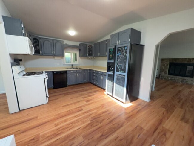 Foto del edificio - Welcome to your city retreat just minutes from downtown.