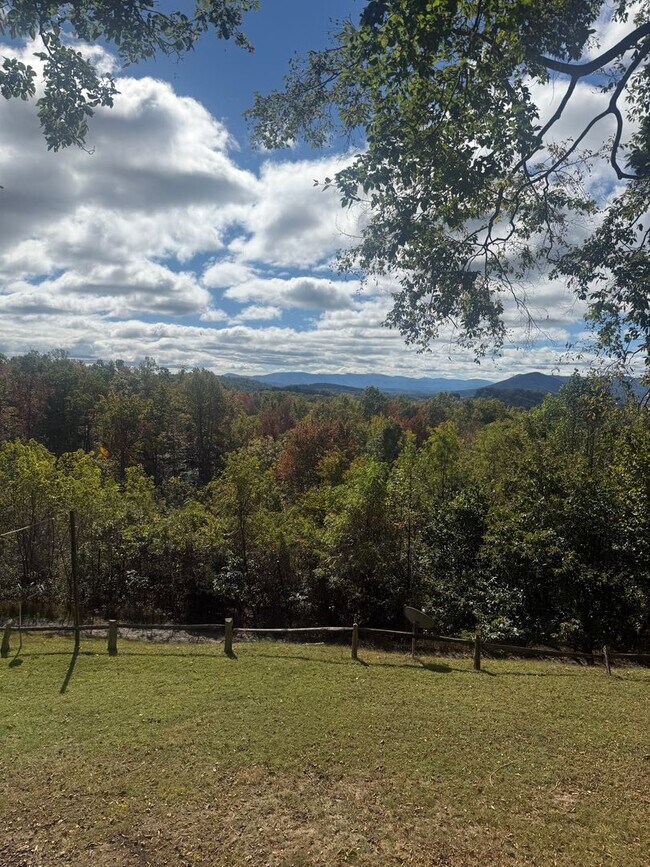 Foto del edificio - 3 BR 2 BA Home with Views