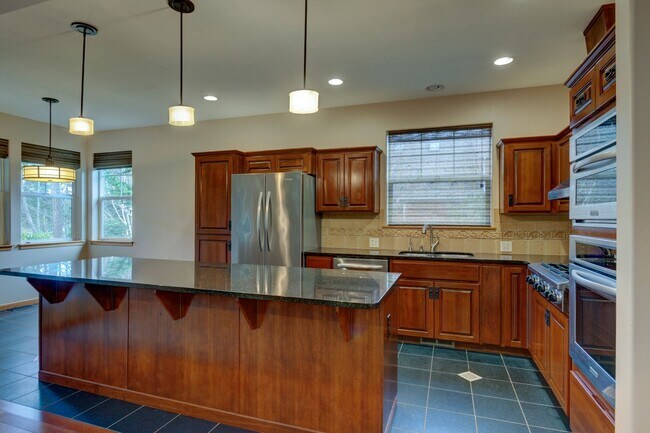 Building Photo - 3 Bedroom 2 Bath home in Fairway Point - Golf Course View