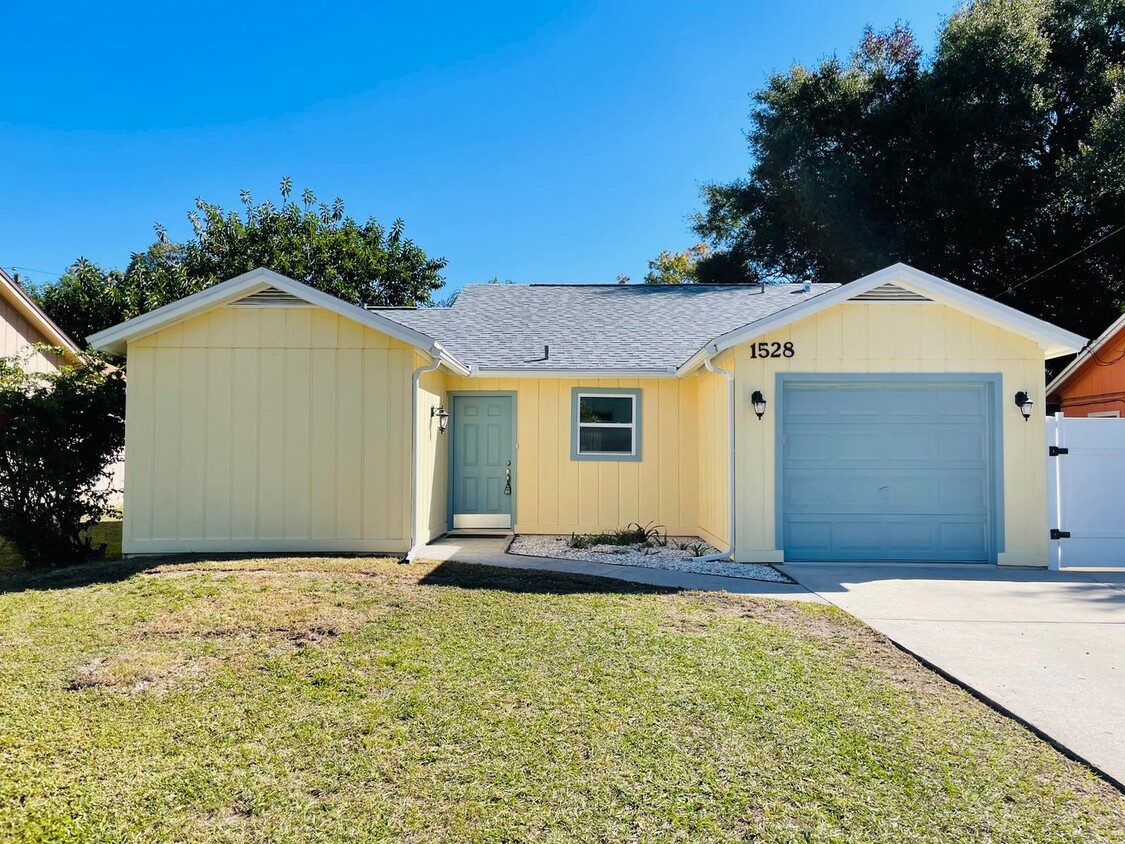 Foto principal - Fully Renovated 3bed/2bath Home in Sarasota!!