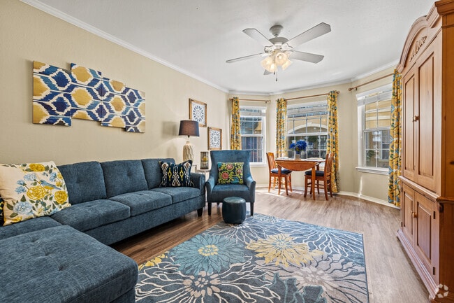 1BR, 1BA - 510SF - Living - Northwood Luxury Apartments & Corporate Suite
