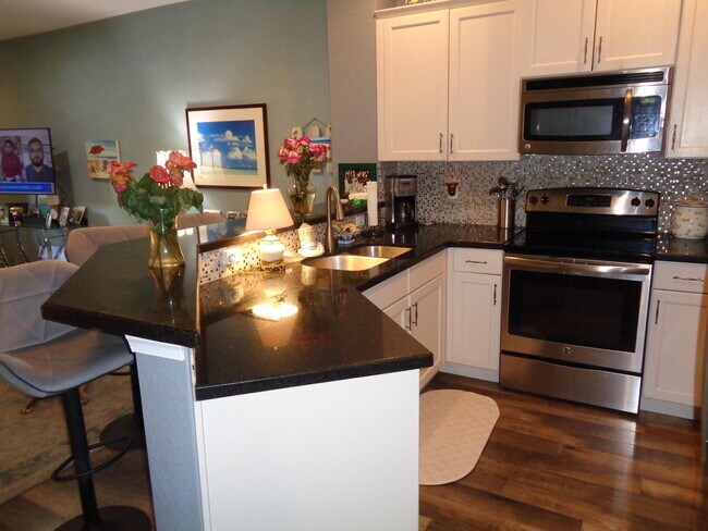 Foto del edificio - 2626 Webb Ave