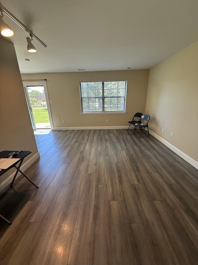 Building Photo - 406 Willow Turn