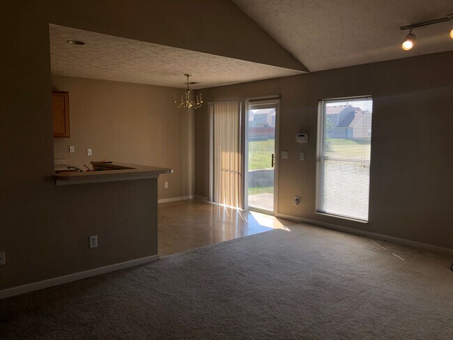 Foto del edificio - Lovely ranch home in Madison! Coming Soon