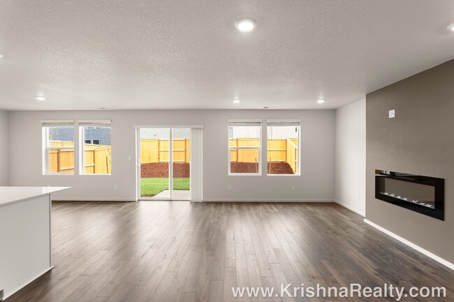 Building Photo - Beautiful Modern *NEW CONSTRUCTION* 4 BD* ...