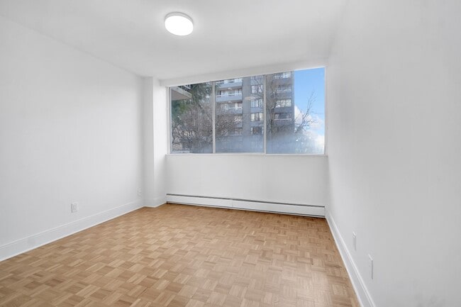 Building Photo - 1433 Burnaby Street