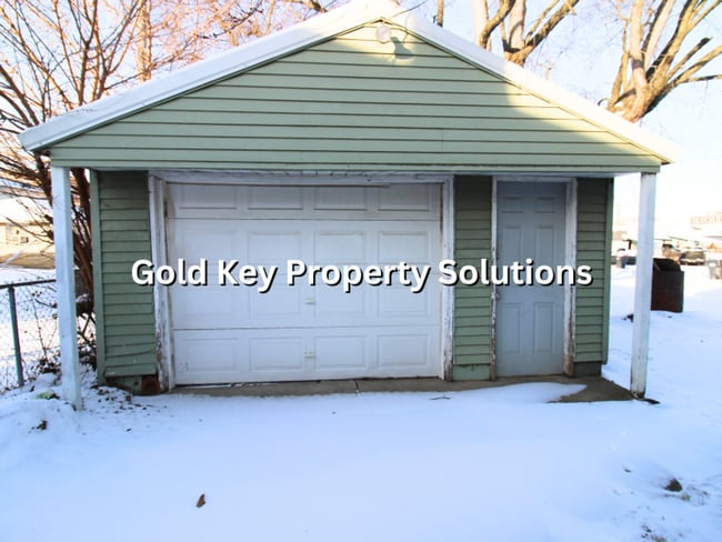 Building Photo - 3 BR 1 BA House with Garage and Enclosed Porch (NO SECTION 8)