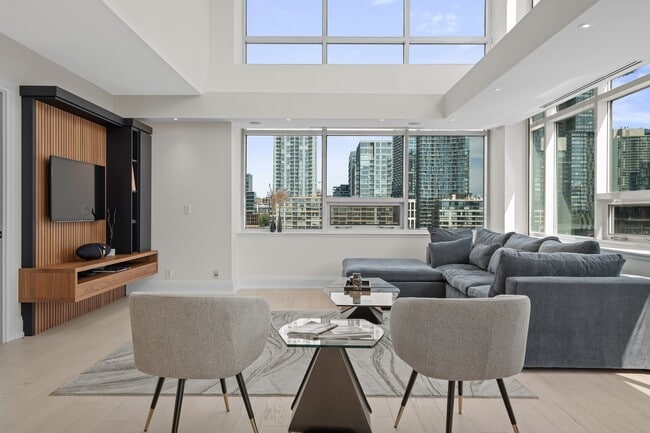Building Photo - 500 Queens Quay W