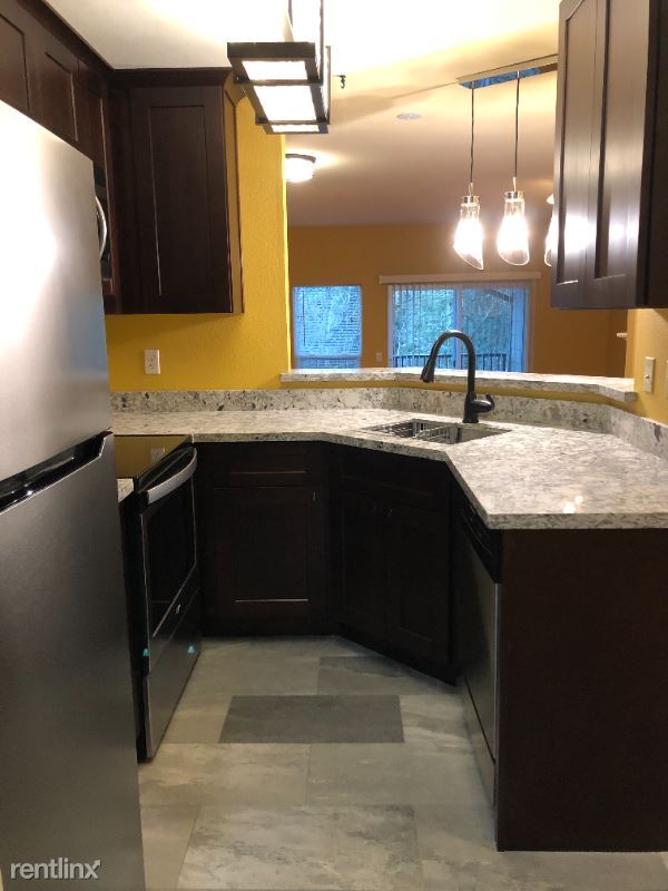 Primary Photo - 4344 W Lake Sammamish Pkwy SE