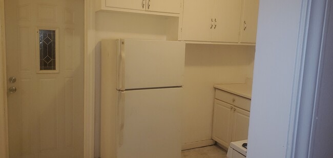 Kitchen - 6519 S Eberhart Ave