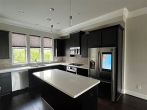 Building Photo - 616 Delano St