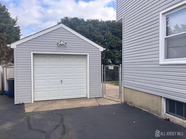 Foto del edificio - 12 Burlew Pl