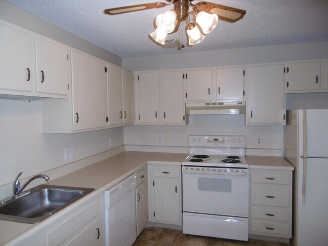 Building Photo - 8 Northbrook Dr