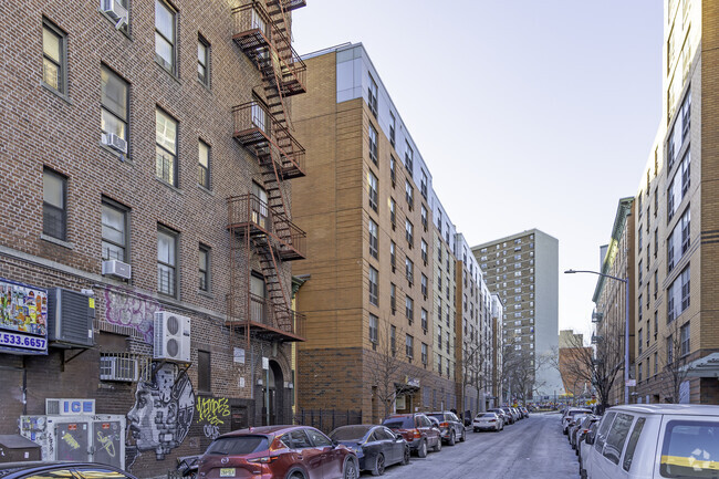 Building Photo - The Upton