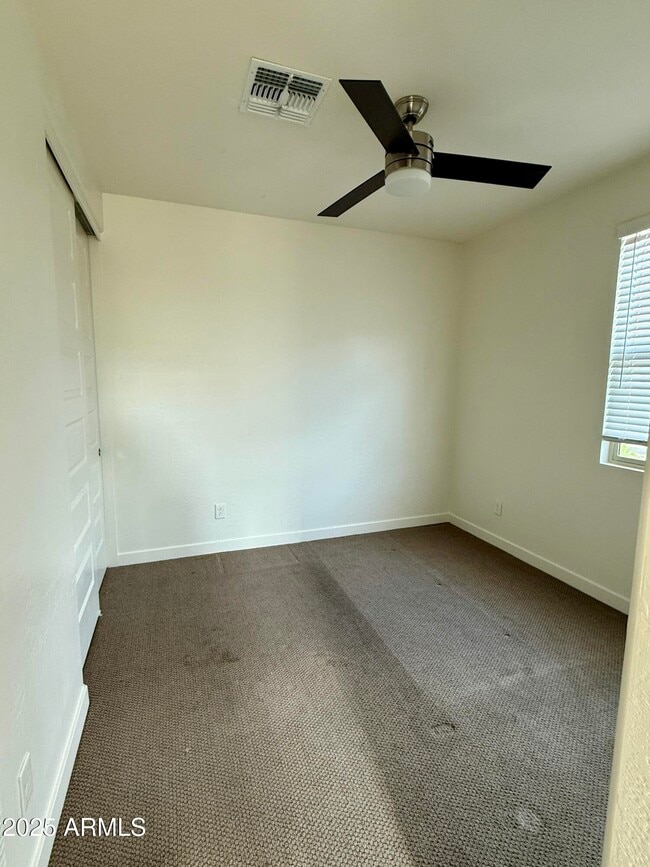 Building Photo - 938 E Danbury Dr