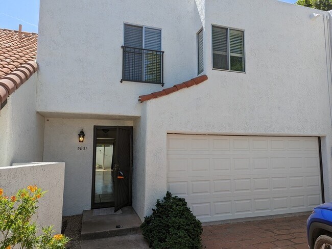 Building Photo - 5831 N 8th Pl