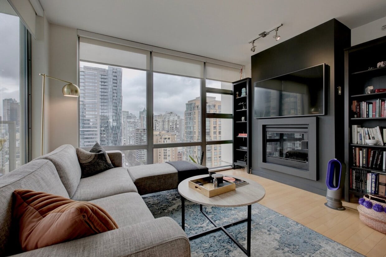 Primary Photo - 1225 Richards St