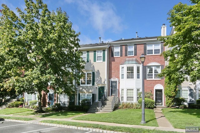 Building Photo - 1327 Mulberry Dr