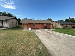 Building Photo - 2204 Poage Ave