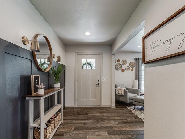 Foto del edificio - 801 Rock Hollow Rd