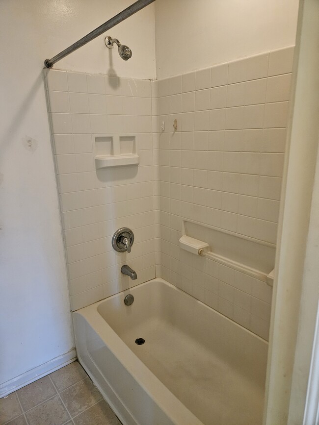 Building Photo - 2725 Hoffman St