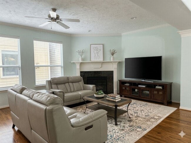 Foto del edificio - 3410 Skyline Village Dr