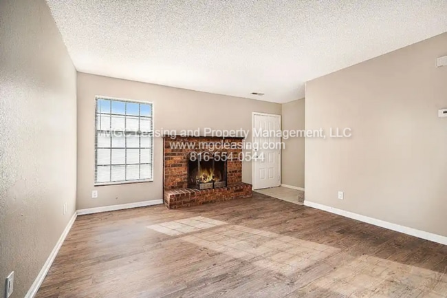 Building Photo - Millwood Townhomes - Blue Springs, MO - Reduced rent with a bonus of a brand-new 55" TV or a $250...