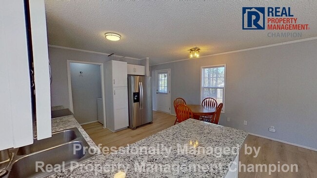 Building Photo - 2 BD/2 BA Home w/Open Main Living Area and Split Bedrooms