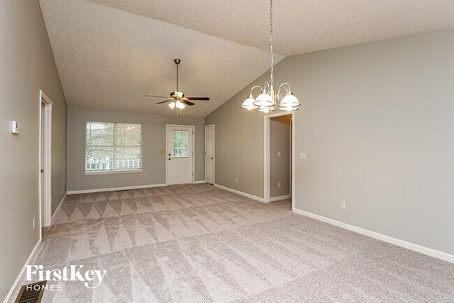 Building Photo - 4615 Primrose Dr